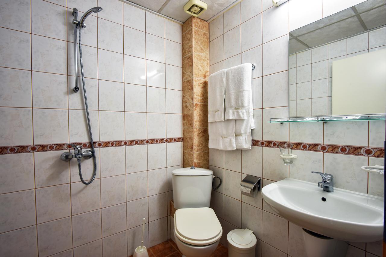 Hotel Kalina Shiroka Lŭka Buitenkant foto